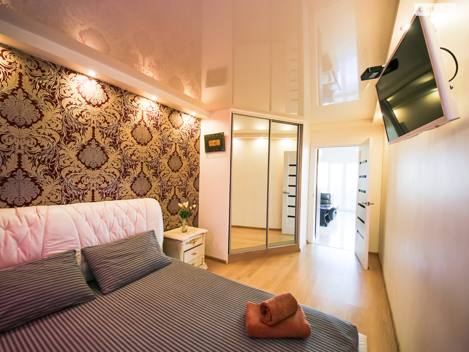 однокімнатна квартира в Києві, район Печерськ, на бул. Лесі Українки 19 в оренду на короткий термін подобово фото 1