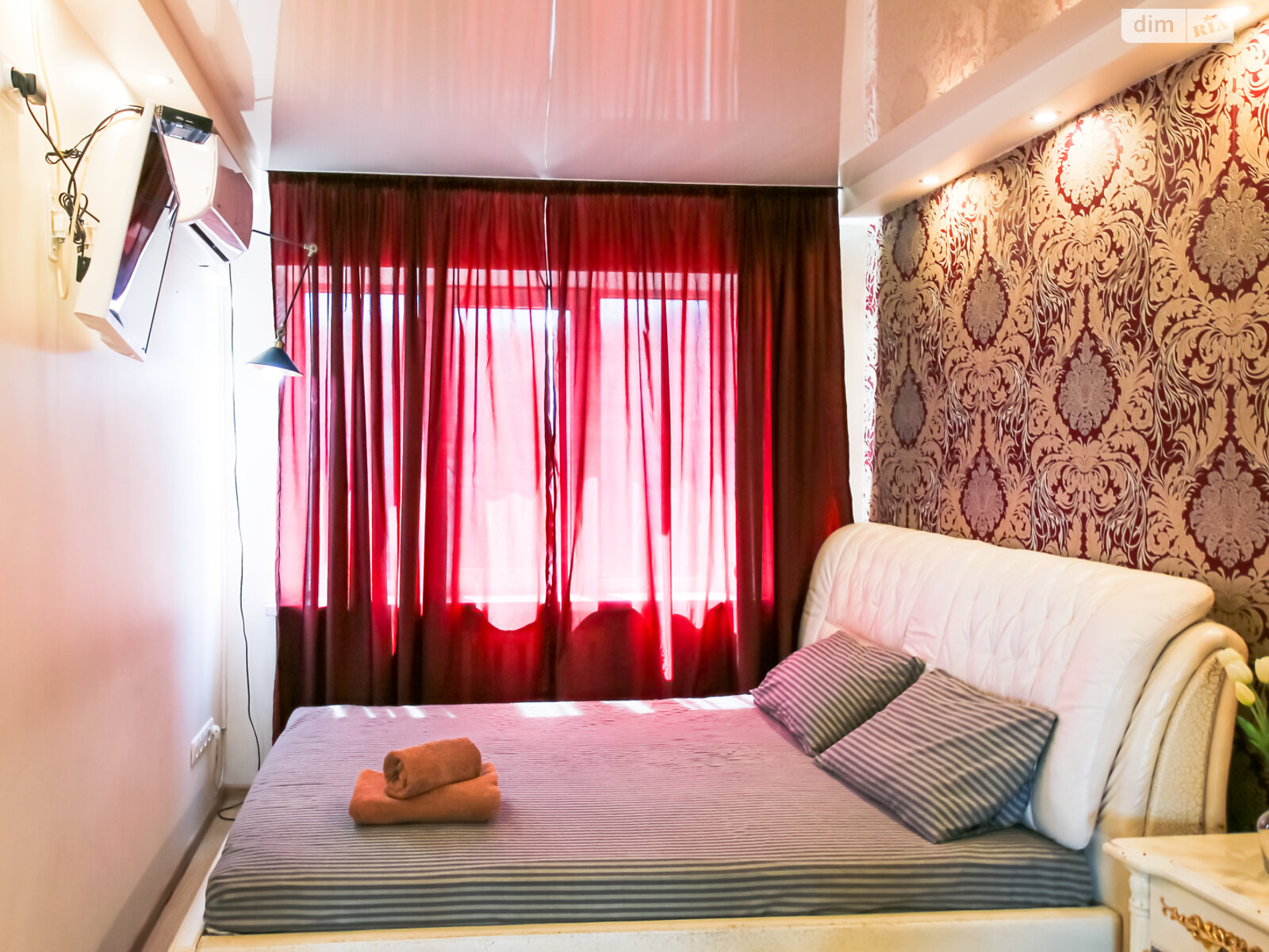 однокімнатна квартира в Києві, район Печерськ, на бул. Лесі Українки 19 в оренду на короткий термін подобово фото 1