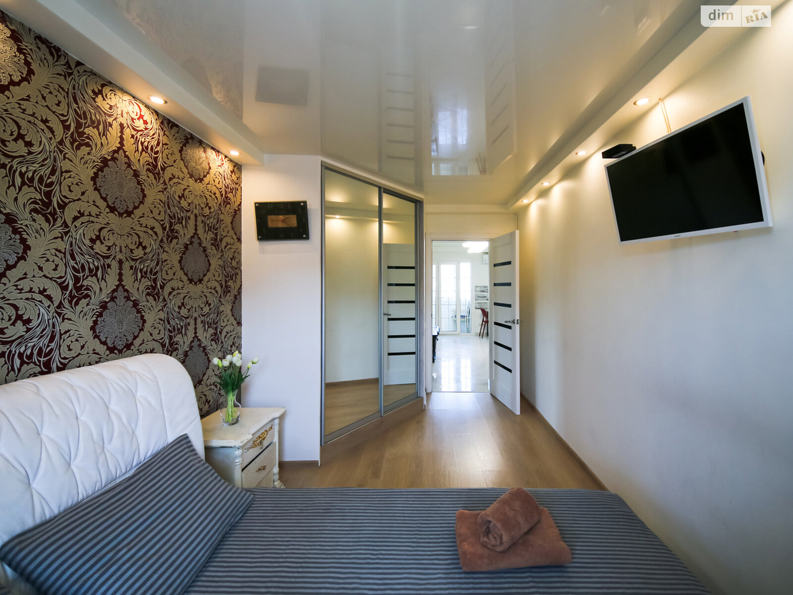 однокімнатна квартира в Києві, район Печерськ, на бул. Лесі Українки 19 в оренду на короткий термін подобово фото 1