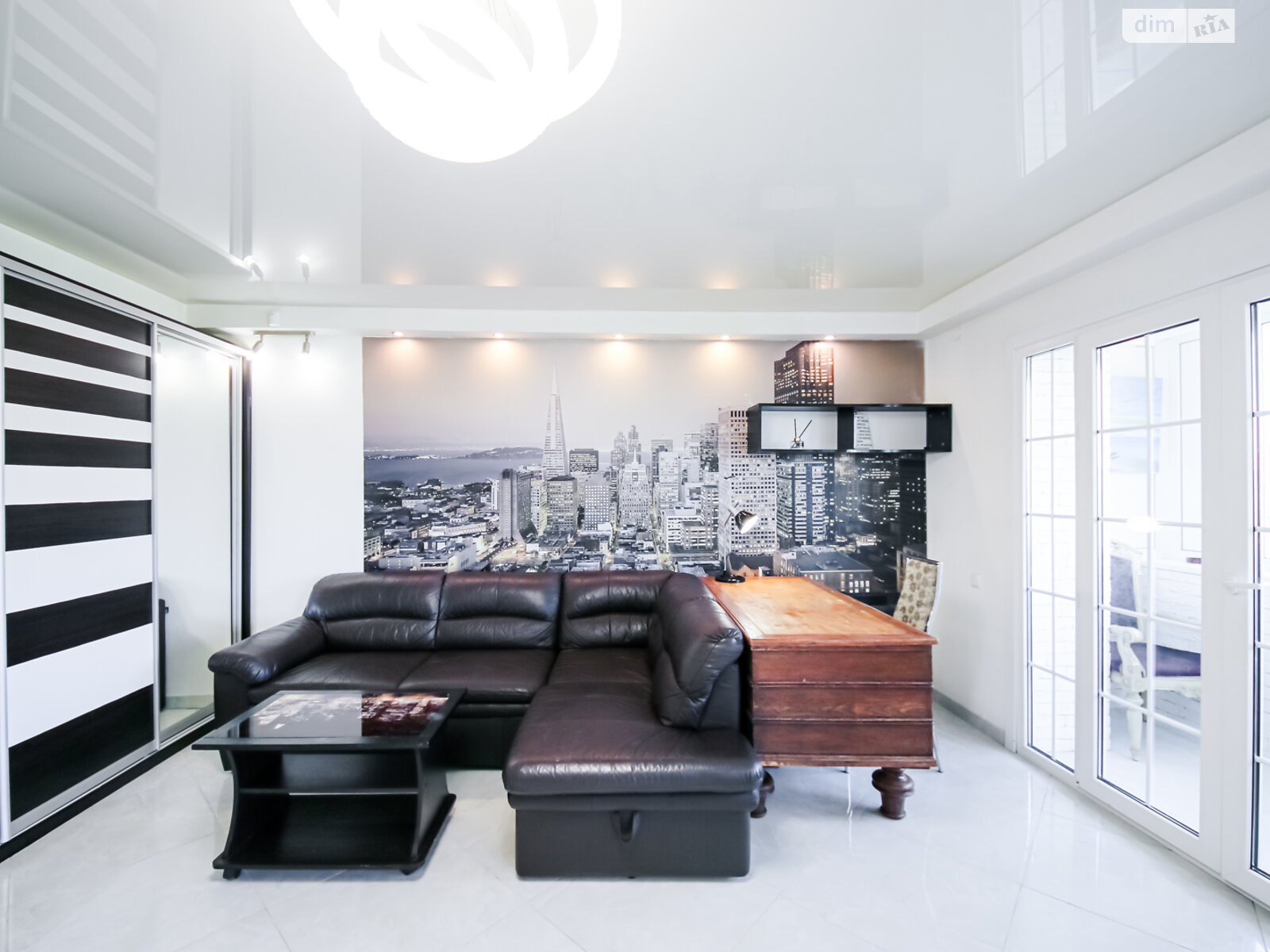 однокімнатна квартира в Києві, район Печерськ, на бул. Лесі Українки 19 в оренду на короткий термін подобово фото 1