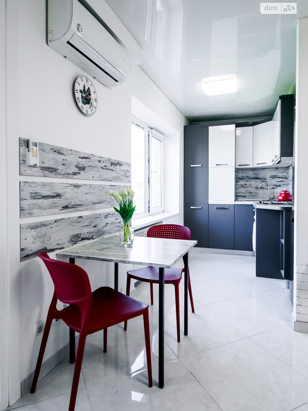 однокімнатна квартира в Києві, район Печерськ, на бул. Лесі Українки 19 в оренду на короткий термін подобово фото 1