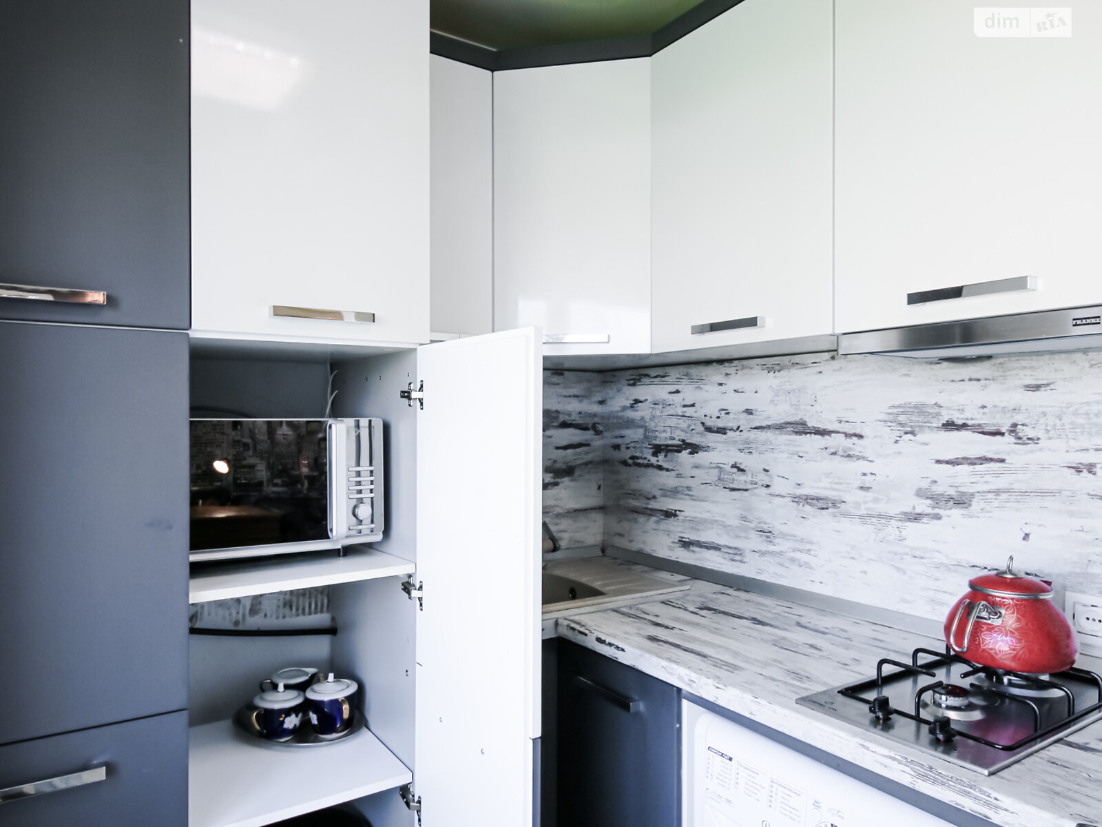 однокімнатна квартира в Києві, район Печерськ, на бул. Лесі Українки 19 в оренду на короткий термін подобово фото 1