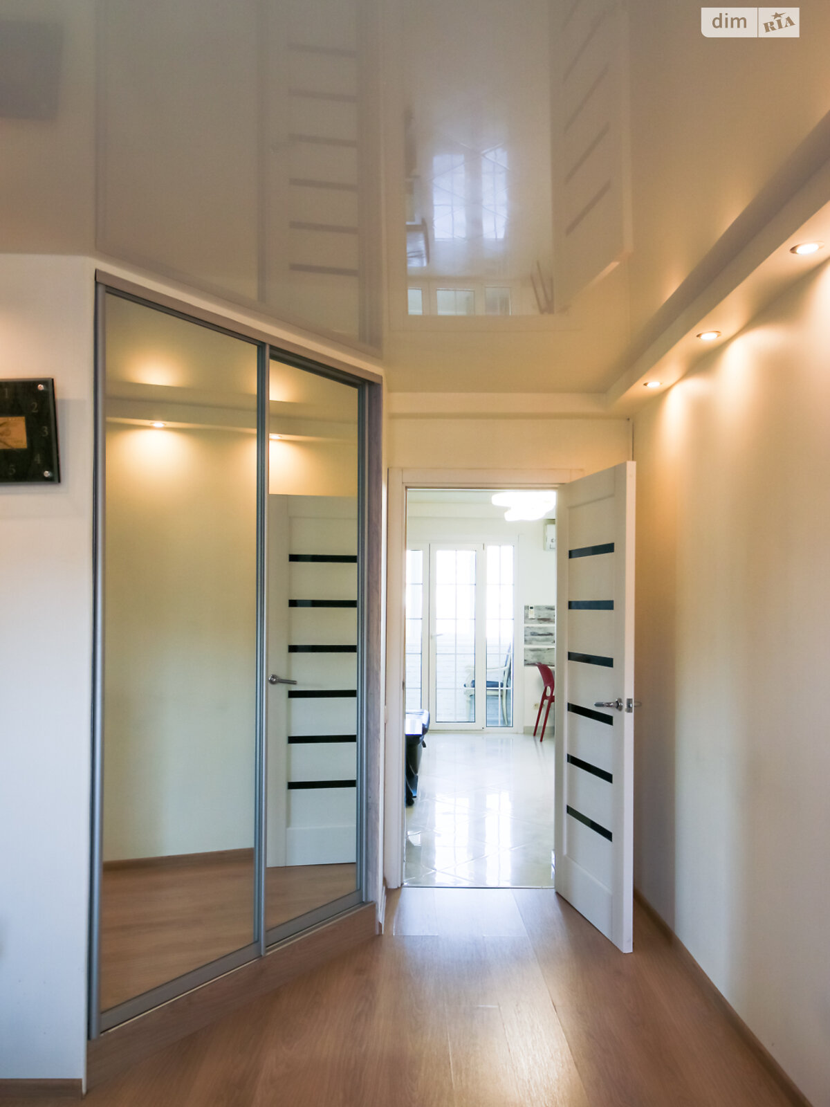 однокімнатна квартира в Києві, район Печерськ, на бул. Лесі Українки 19 в оренду на короткий термін подобово фото 1