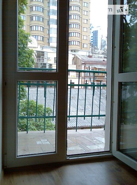 трехкомнатная квартира в Киеве, район Печерский, на ул. Бассейная 7, кв. 12, в аренду на короткий срок посуточно фото 1 трехкомнатная квартира в Киеве, район Печерский, на ул. Бассейная 7, кв. 12, в аренду на короткий срок посуточно фото 1