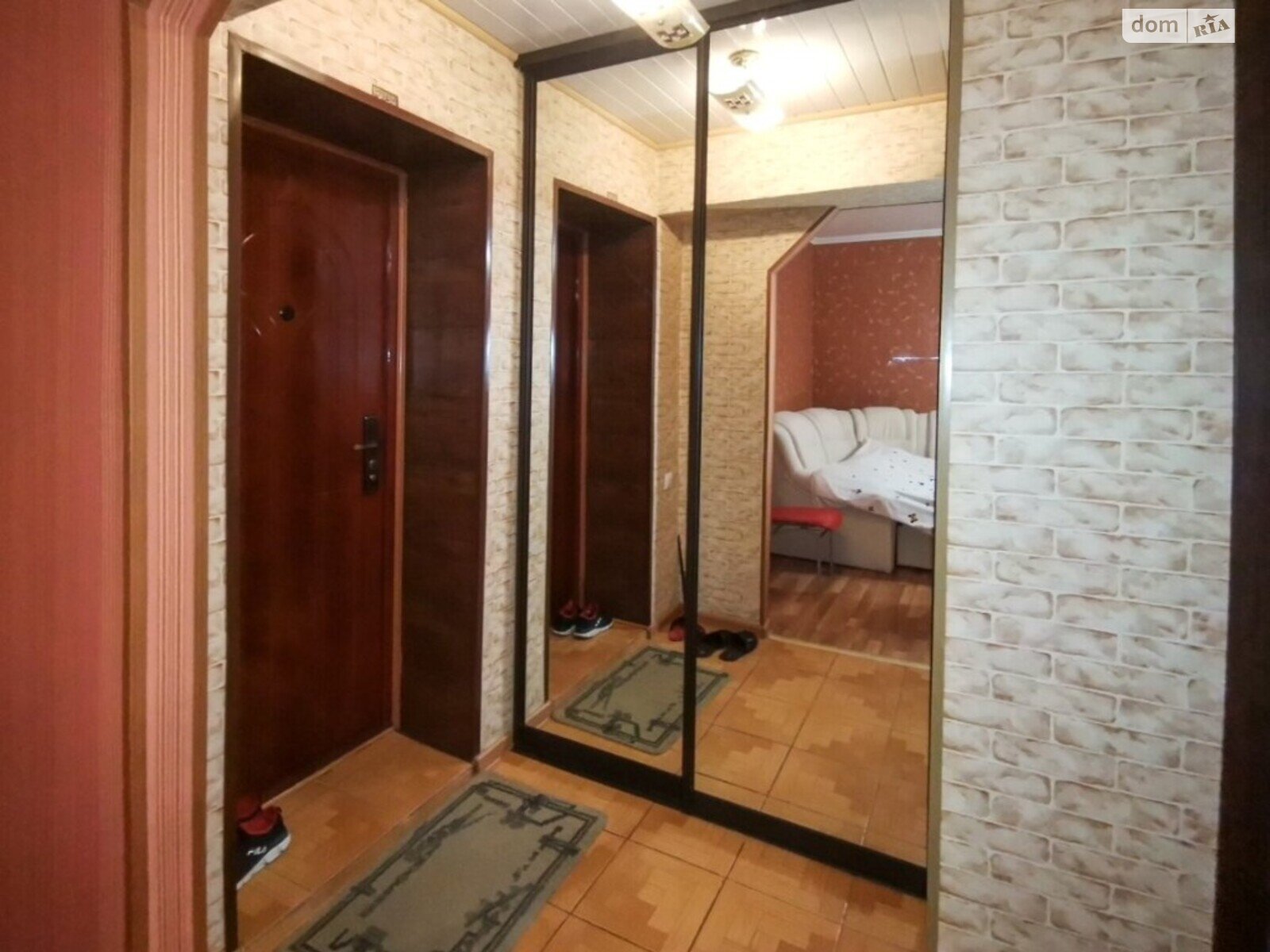 трехкомнатная квартира в Киеве, район Печерский, на ул. Бассейная 10 в аренду на короткий срок посуточно фото 1
