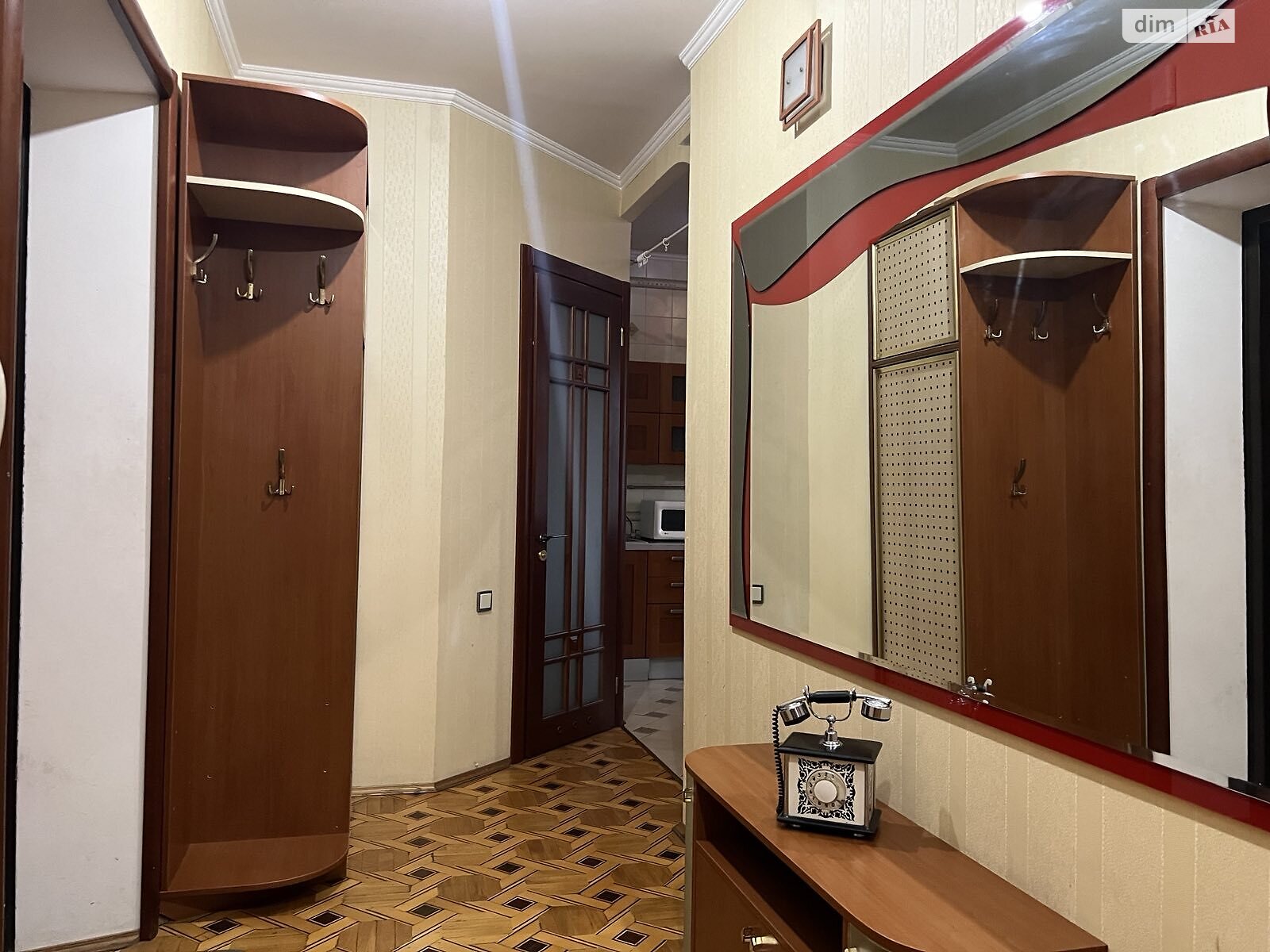 трехкомнатная квартира в Киеве, район Центр, на ул. Крещатик 17 в аренду на короткий срок посуточно фото 1 трехкомнатная квартира в Киеве, район Центр, на ул. Крещатик 17 в аренду на короткий срок посуточно фото 1