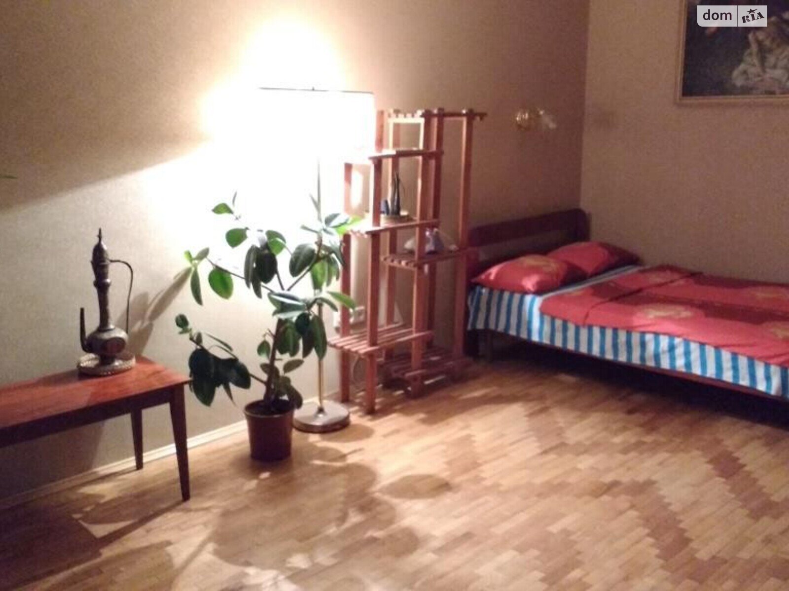 двухкомнатная квартира в Киеве, район Печерский, на пл. Леси Украинки 24 в аренду на короткий срок посуточно фото 1