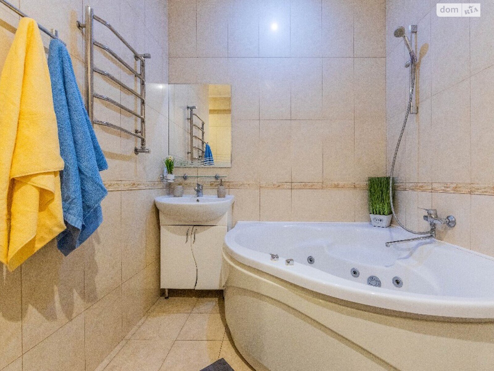 двухкомнатная квартира в Киеве, район Печерский, на ул. Шота Руставели 10 в аренду на короткий срок посуточно фото 1 двухкомнатная квартира в Киеве, район Печерский, на ул. Шота Руставели 10 в аренду на короткий срок посуточно фото 1