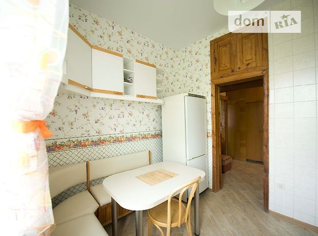 трехкомнатная квартира в Киеве, район Печерский, на пер. Госпитальный 1а в аренду на короткий срок посуточно фото 1 трехкомнатная квартира в Киеве, район Печерский, на пер. Госпитальный 1а в аренду на короткий срок посуточно фото 1