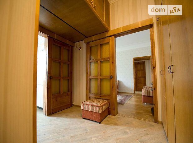 трикімнатна квартира в Києві, район Печерський, на пров. Госпітальний 1а в оренду на короткий термін подобово фото 1 трикімнатна квартира в Києві, район Печерський, на пров. Госпітальний 1а в оренду на короткий термін подобово фото 1