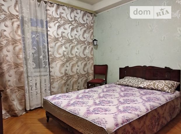 трехкомнатная квартира в Киеве, район Подольский, на ул. Галицкая 7 в аренду на короткий срок посуточно фото 1 трехкомнатная квартира в Киеве, район Подольский, на ул. Галицкая 7 в аренду на короткий срок посуточно фото 1