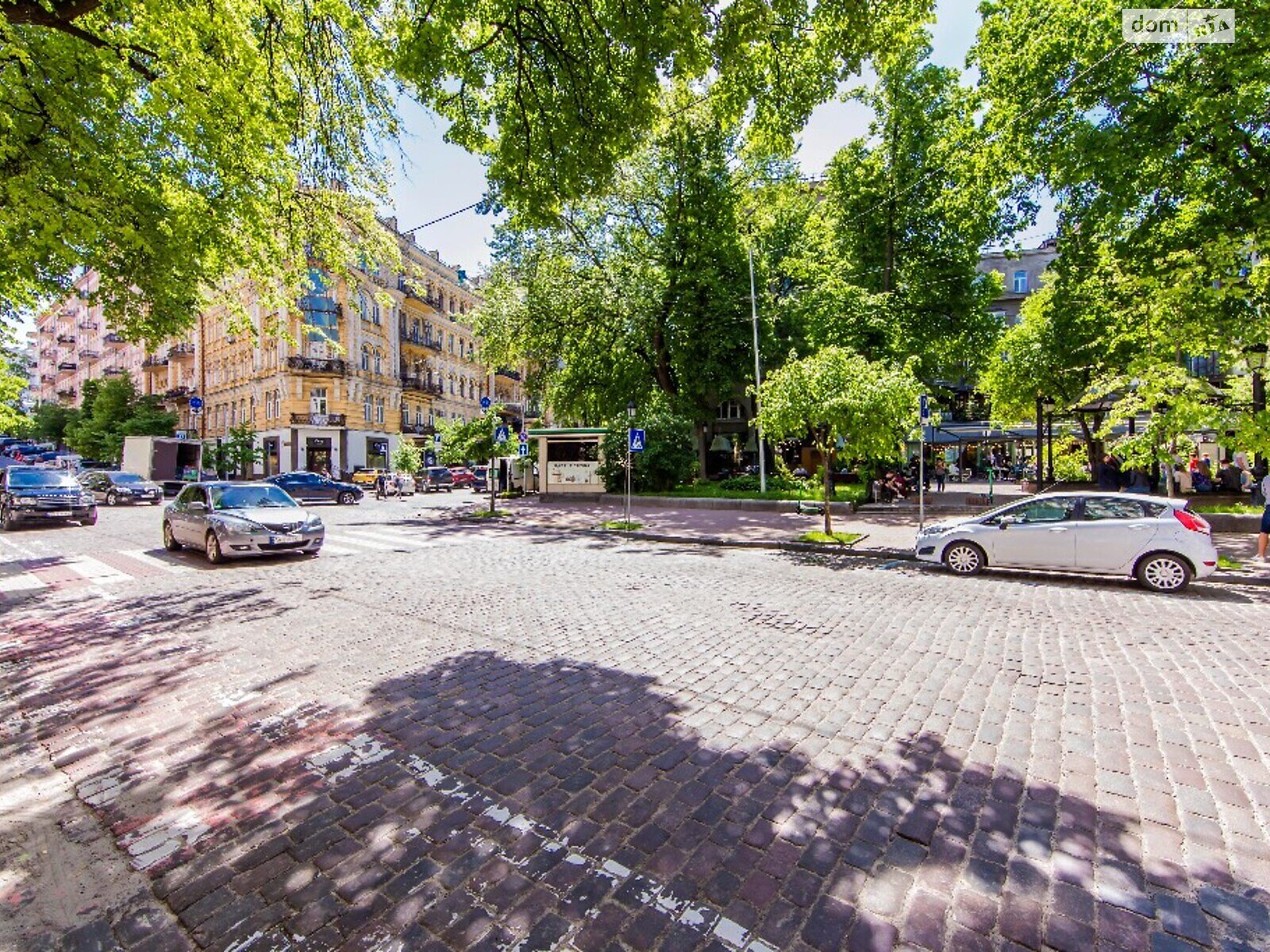 двокімнатна квартира в Києві, район Печерський, на вул. Архітектора Городецького 11Б в оренду на короткий термін подобово фото 1