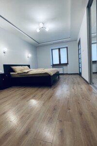 трикімнатна квартира в Києві, район Солом’янський, на вул. Тополева 4-8 в оренду на короткий термін подобово фото 2