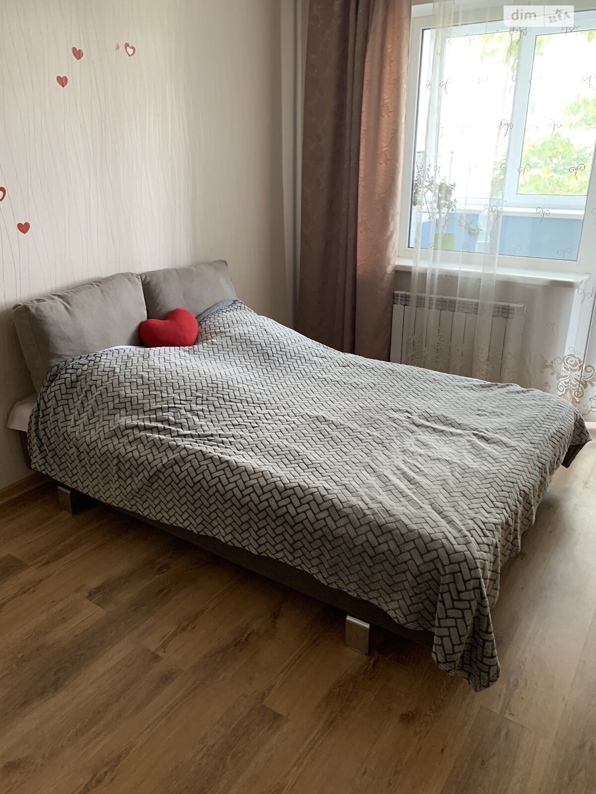 однокімнатна квартира в Києві, район Деснянський, на вул. Олександри Екстер 12 в оренду на короткий термін подобово фото 1