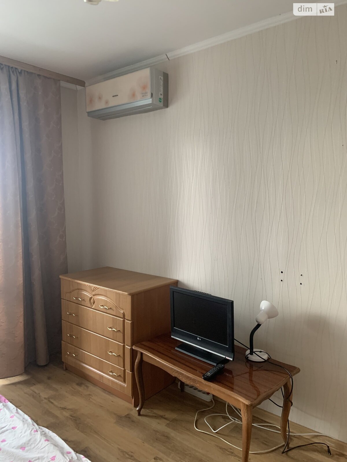 однокімнатна квартира в Києві, район Деснянський, на вул. Олександри Екстер 12 в оренду на короткий термін подобово фото 1