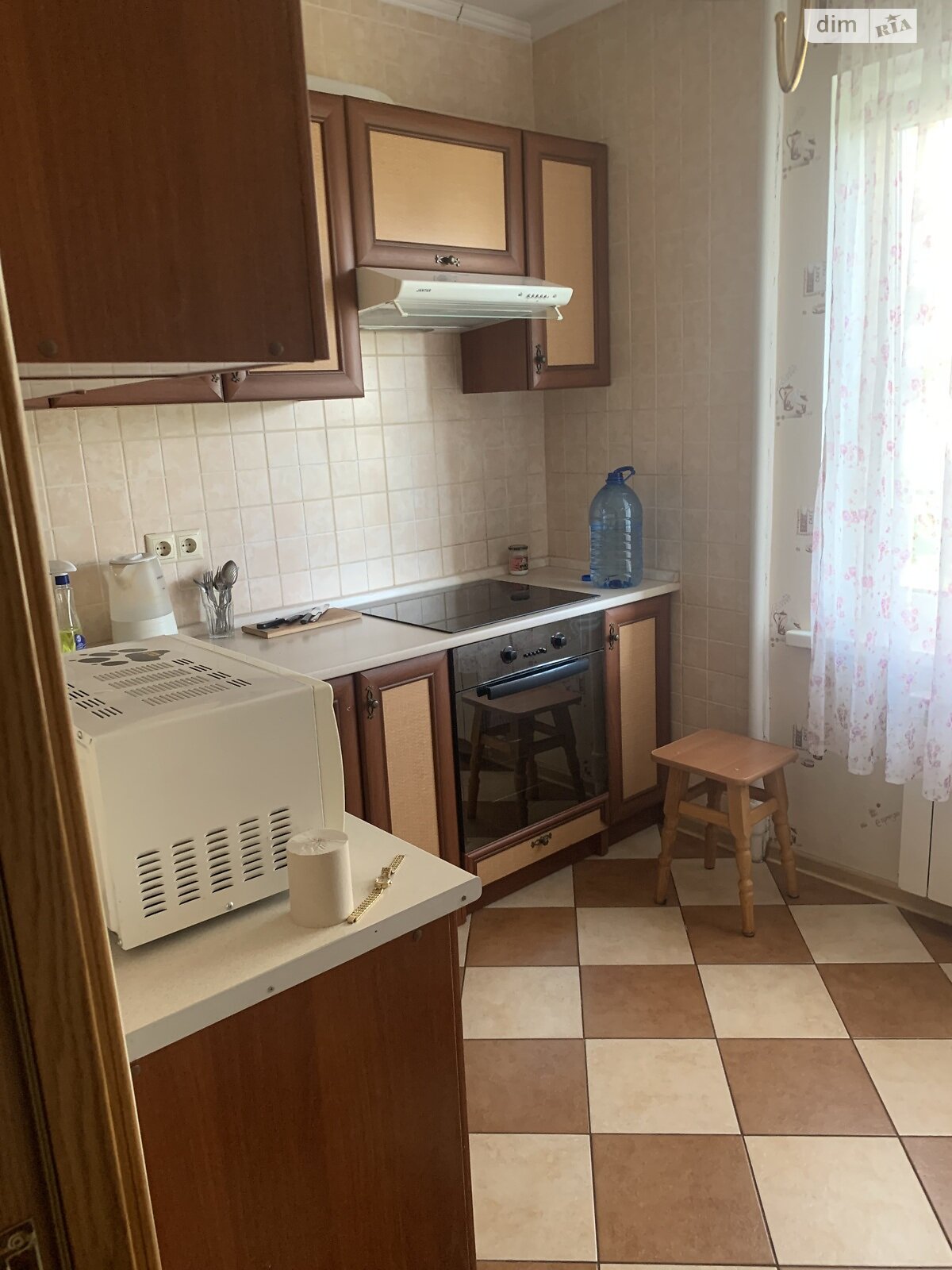 однокімнатна квартира в Києві, район Деснянський, на вул. Олександри Екстер 12 в оренду на короткий термін подобово фото 1