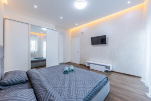 трикімнатна квартира в Києві, район Центр, на вул. Богдана Хмельницького 37/2 в оренду на короткий термін подобово фото 2