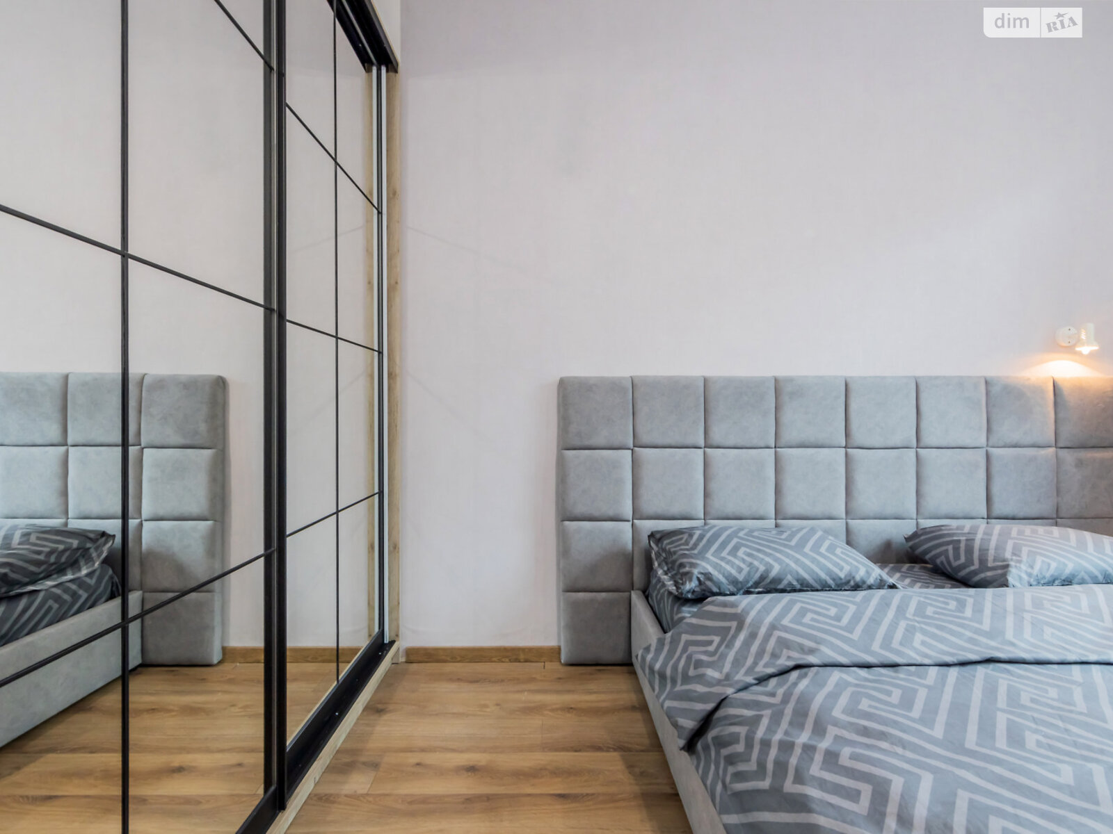 трикімнатна квартира в Києві, район Центр, на вул. Богдана Хмельницького 37/2 в оренду на короткий термін подобово фото 1