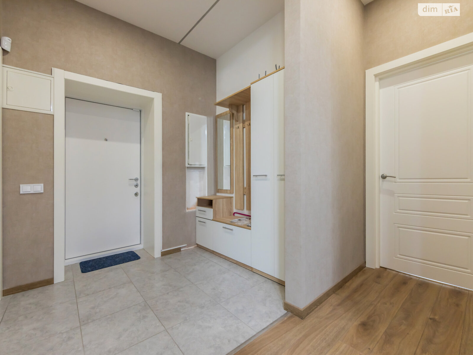 трикімнатна квартира в Києві, район Центр, на вул. Богдана Хмельницького 37/2 в оренду на короткий термін подобово фото 1