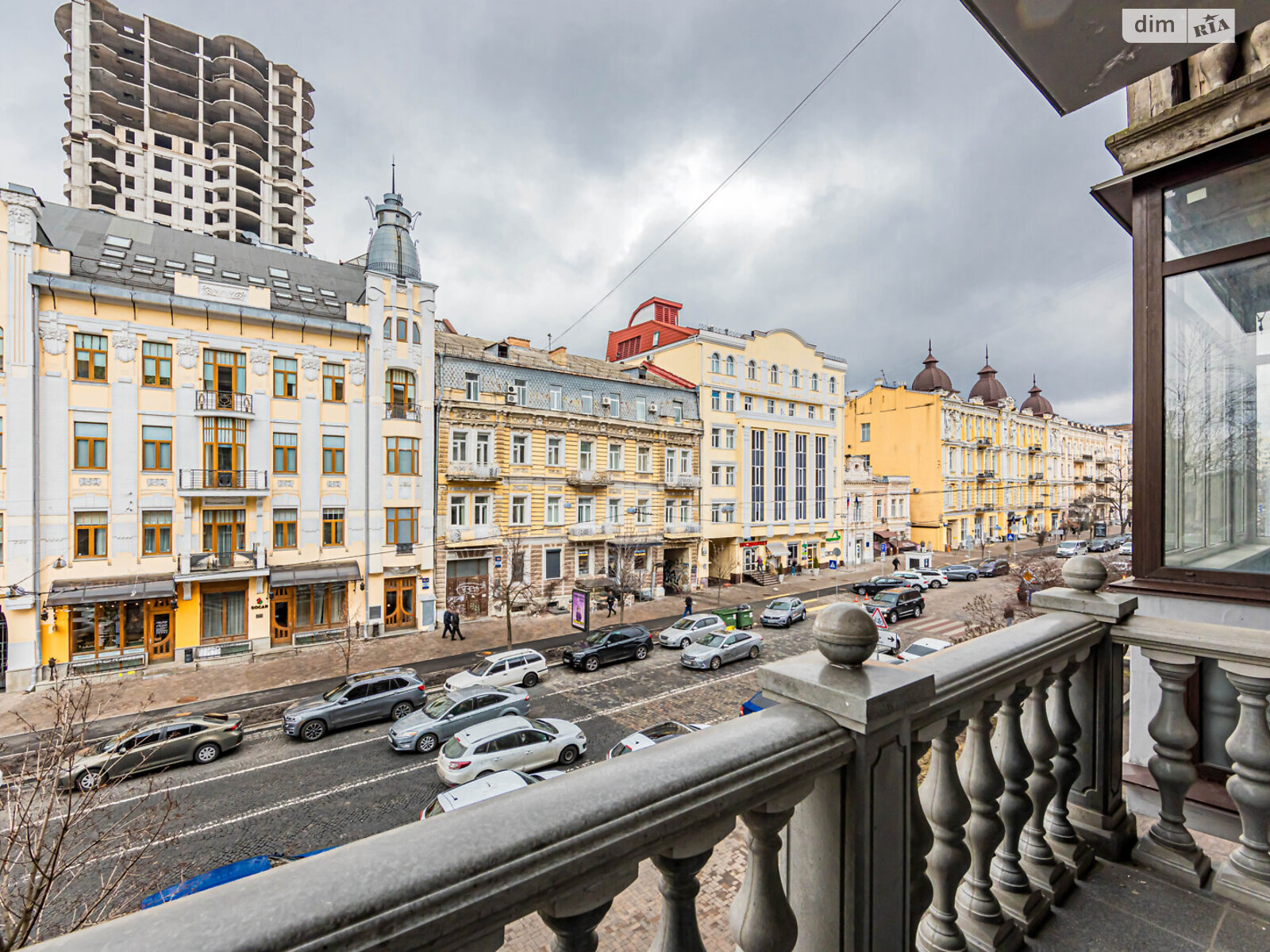 трикімнатна квартира в Києві, район Центр, на вул. Богдана Хмельницького 37/2 в оренду на короткий термін подобово фото 1