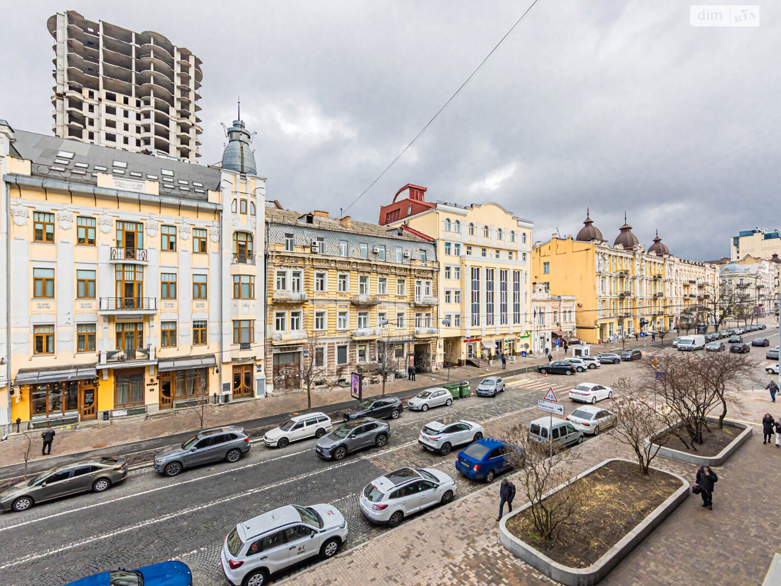 трикімнатна квартира в Києві, район Центр, на вул. Богдана Хмельницького 37/2 в оренду на короткий термін подобово фото 1