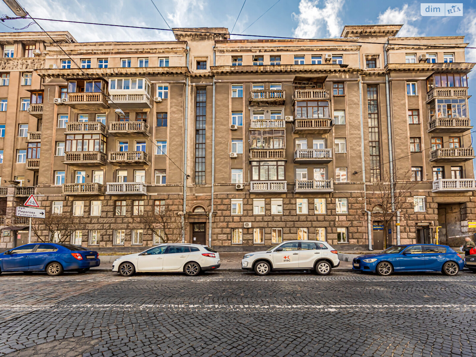 трикімнатна квартира в Києві, район Центр, на вул. Богдана Хмельницького 37/2 в оренду на короткий термін подобово фото 1