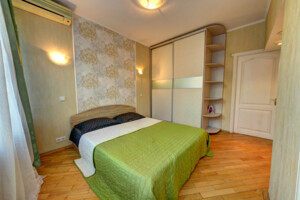 трикімнатна квартира в Києві, район Центр, на вул. Богдана Хмельницького 39 в оренду на короткий термін подобово фото 2