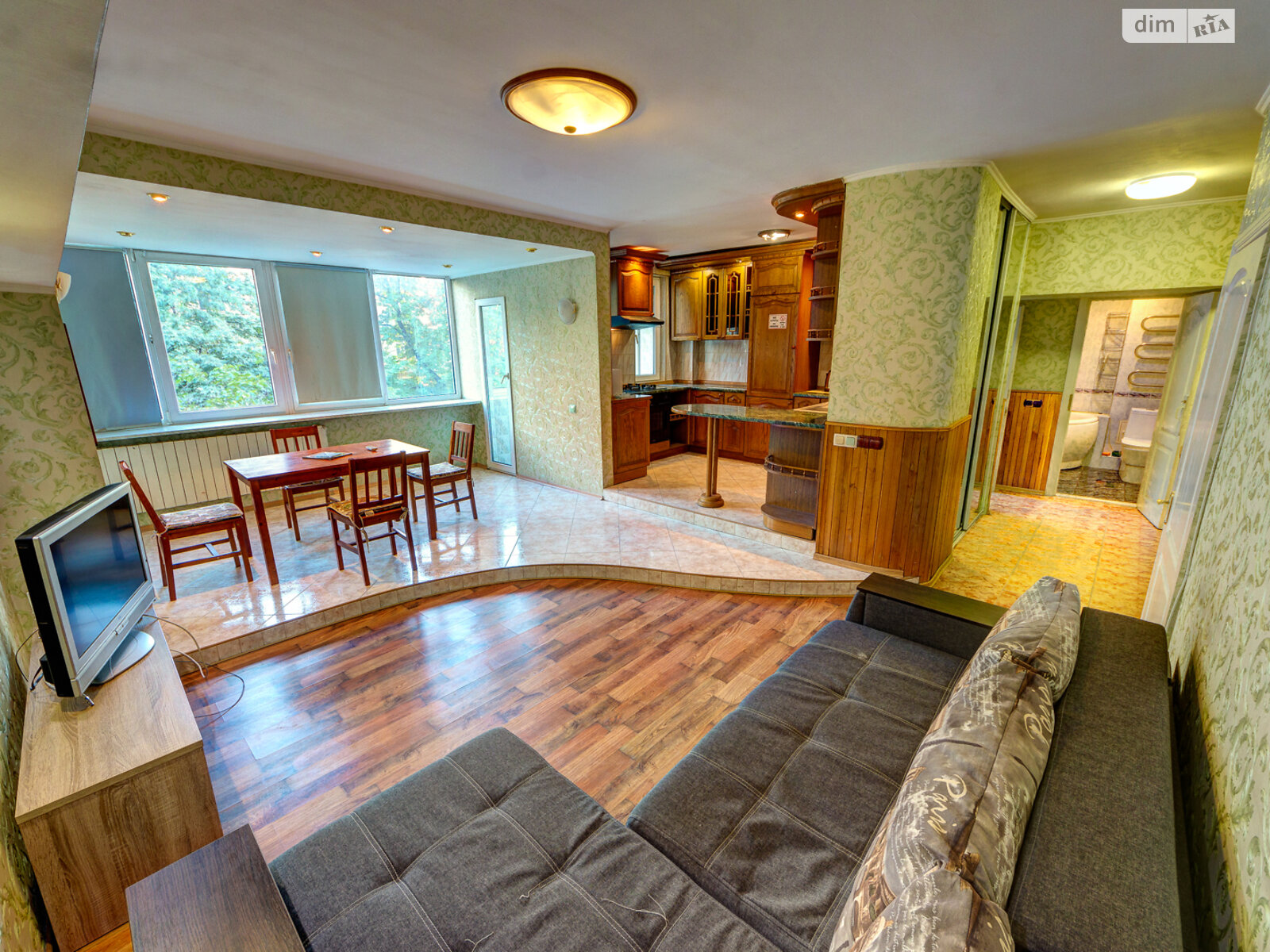 трикімнатна квартира в Києві, район Центр, на вул. Богдана Хмельницького 39 в оренду на короткий термін подобово фото 1