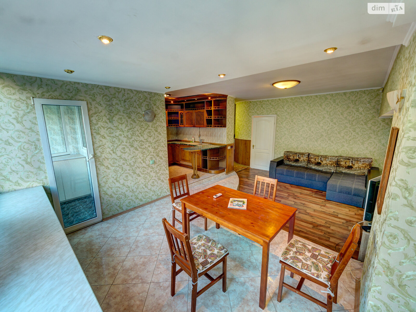 трикімнатна квартира в Києві, район Центр, на вул. Богдана Хмельницького 39 в оренду на короткий термін подобово фото 1