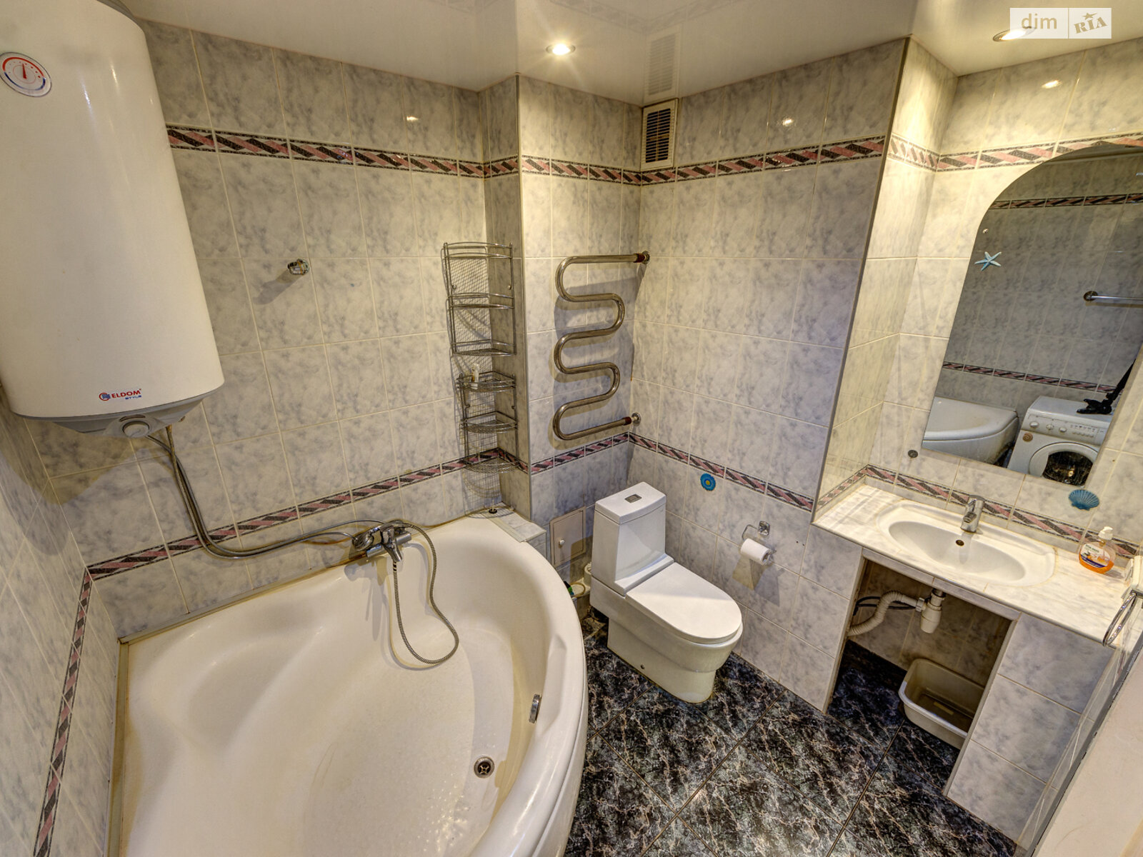 трикімнатна квартира в Києві, район Центр, на вул. Богдана Хмельницького 39 в оренду на короткий термін подобово фото 1