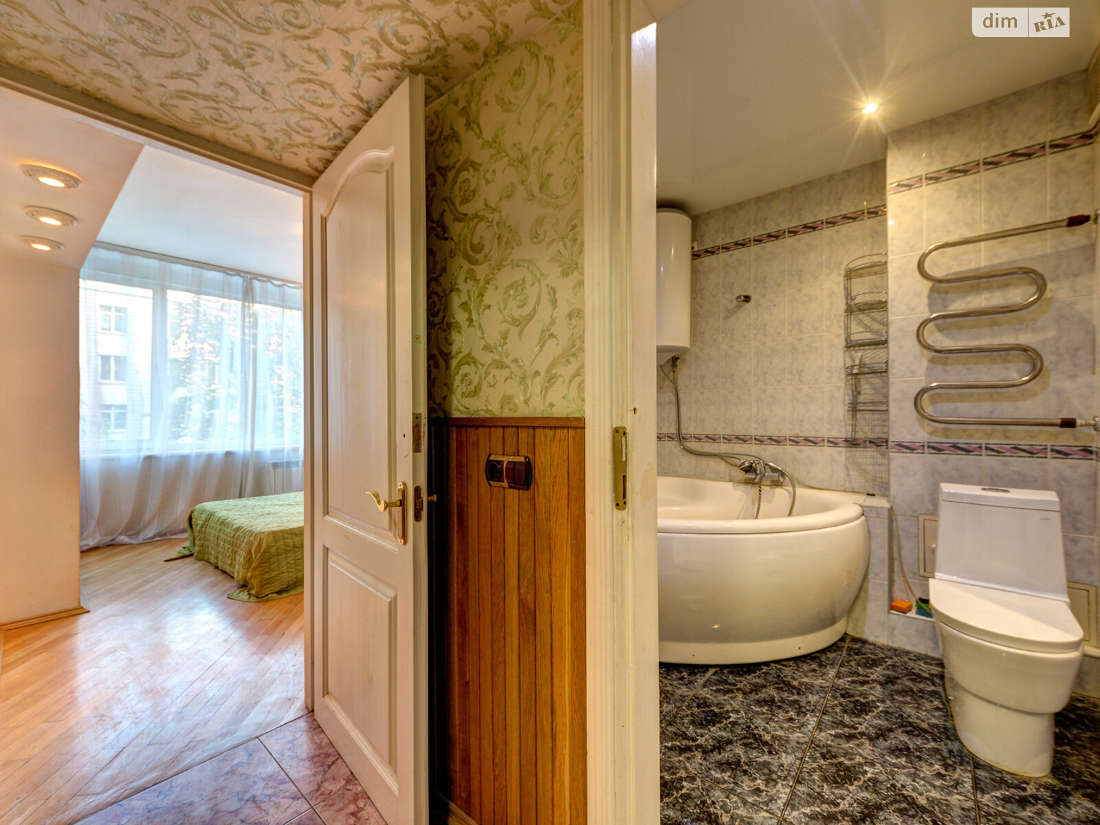 трикімнатна квартира в Києві, район Центр, на вул. Богдана Хмельницького 39 в оренду на короткий термін подобово фото 1