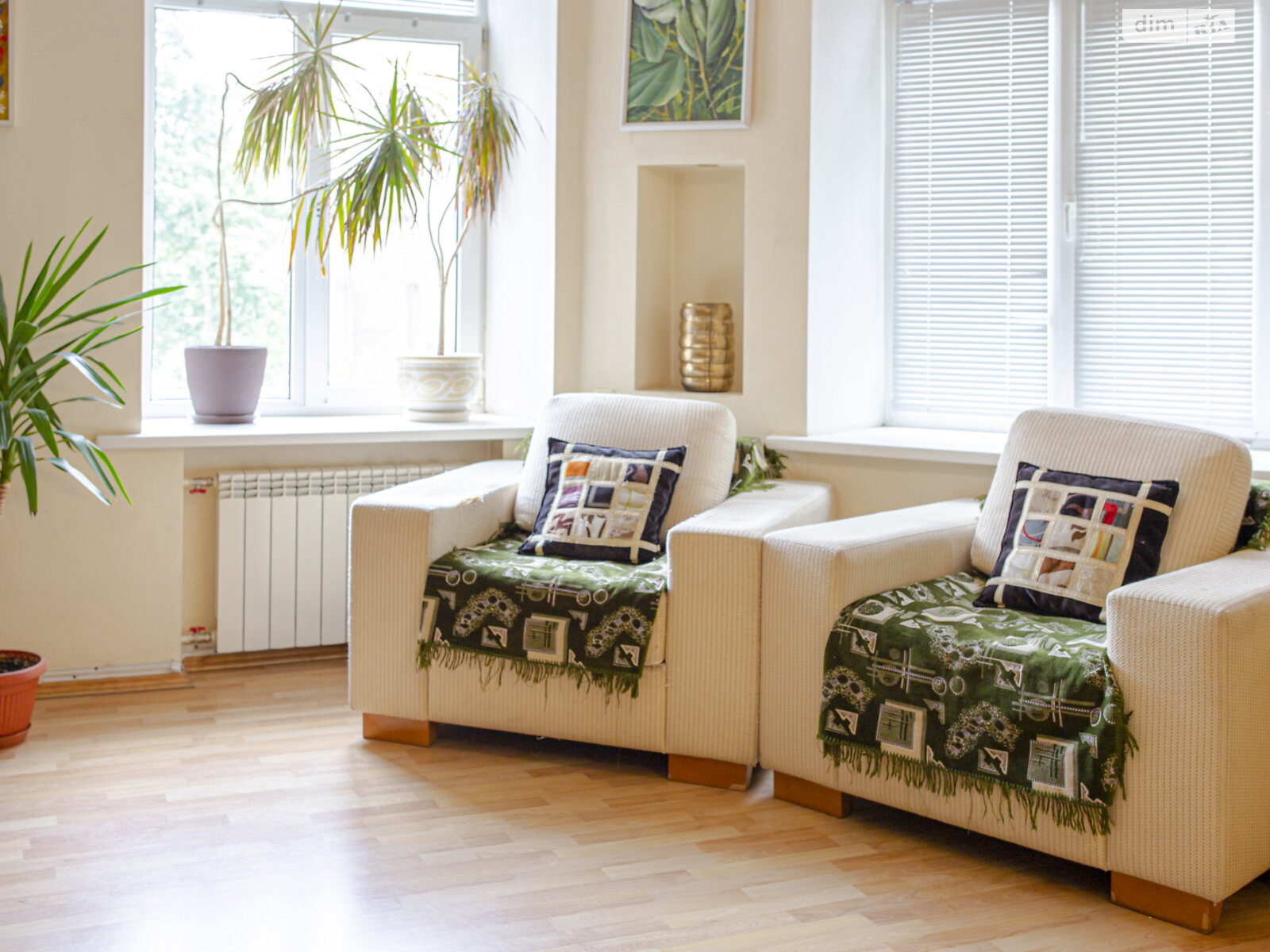 трикімнатна квартира в Києві, район Центр, на вул. Євгена Чикаленка 12А в оренду на короткий термін подобово фото 1