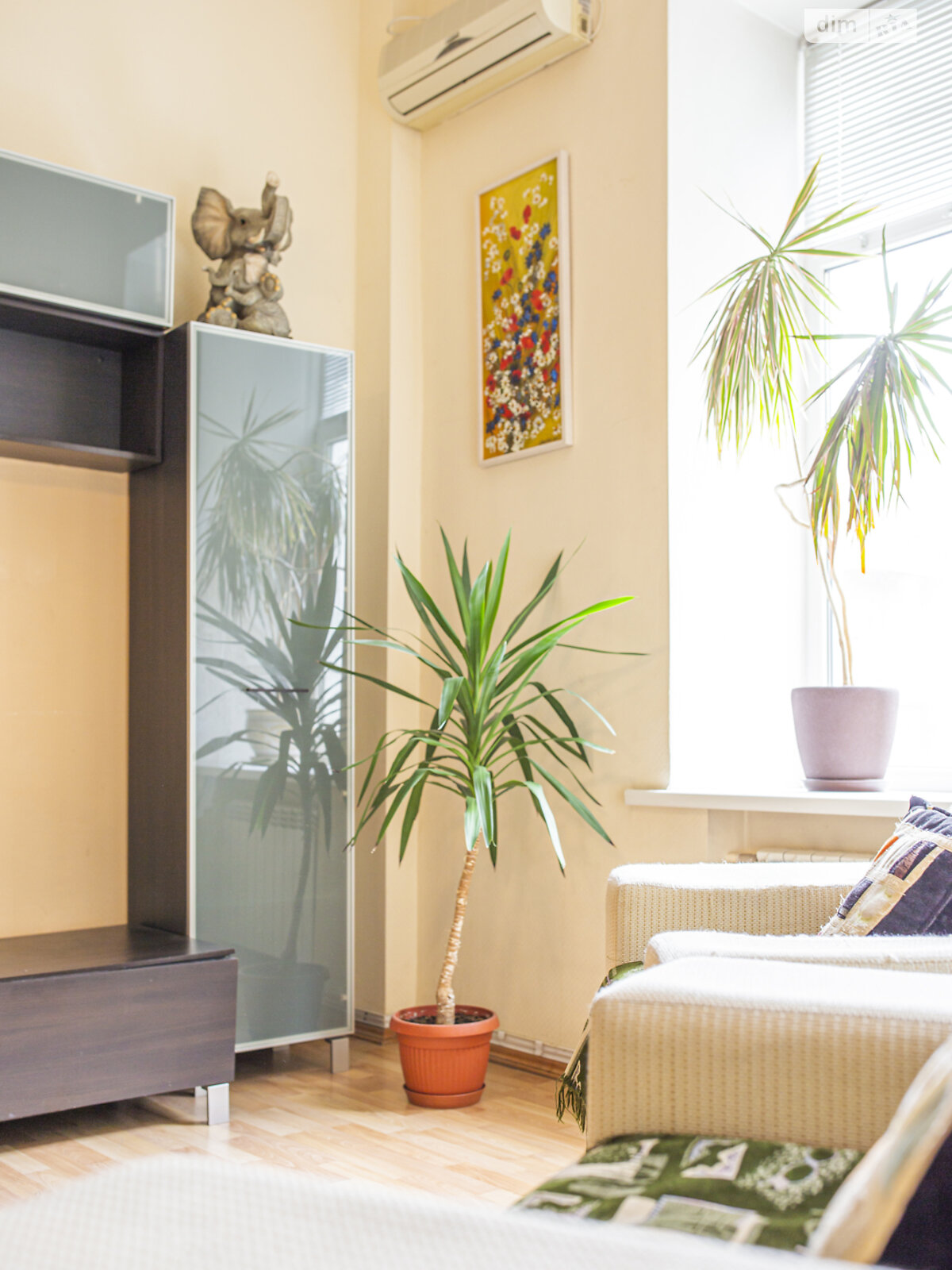 трикімнатна квартира в Києві, район Центр, на вул. Євгена Чикаленка 12А в оренду на короткий термін подобово фото 1