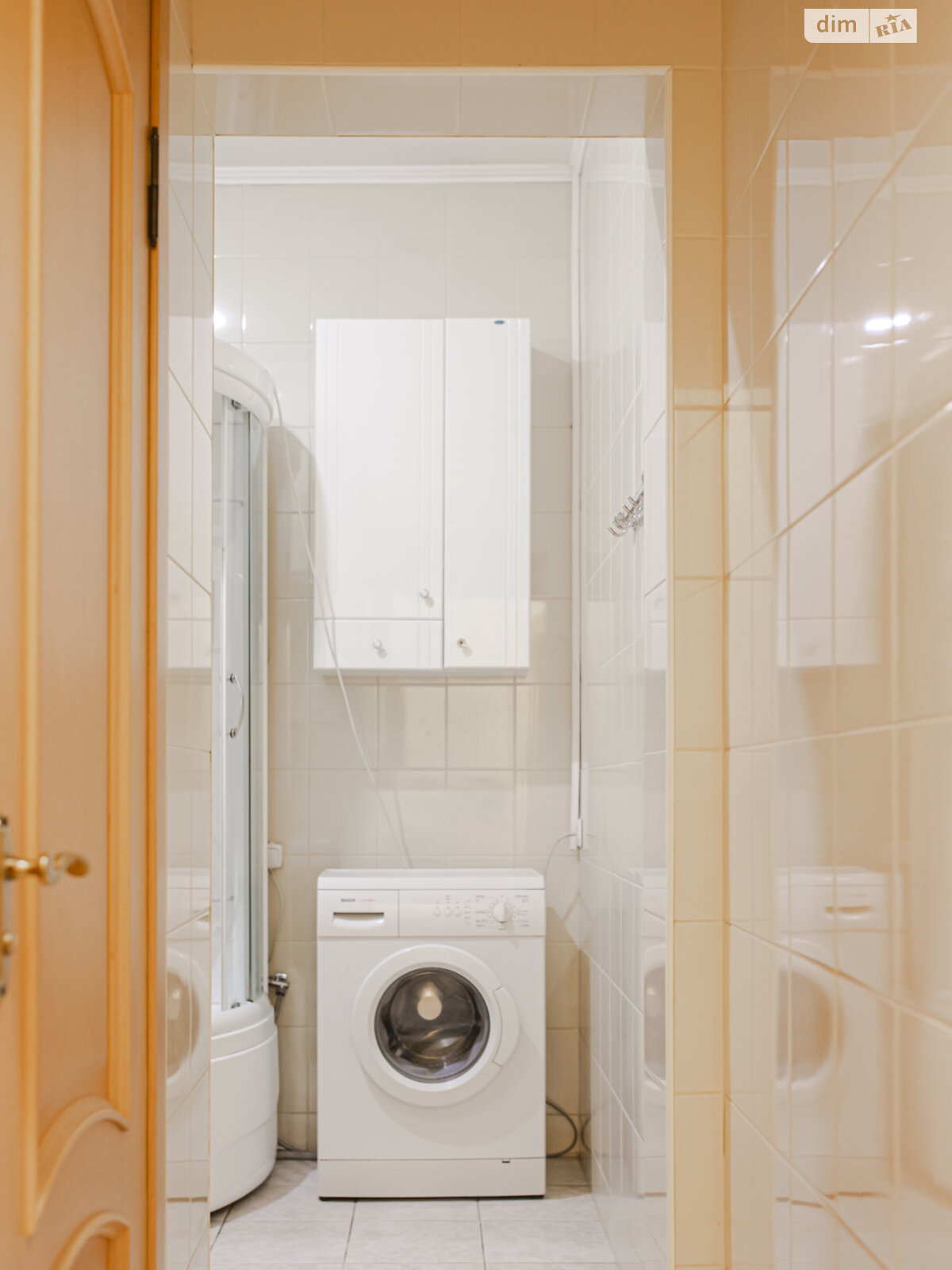 трикімнатна квартира в Києві, район Центр, на вул. Євгена Чикаленка 12А в оренду на короткий термін подобово фото 1