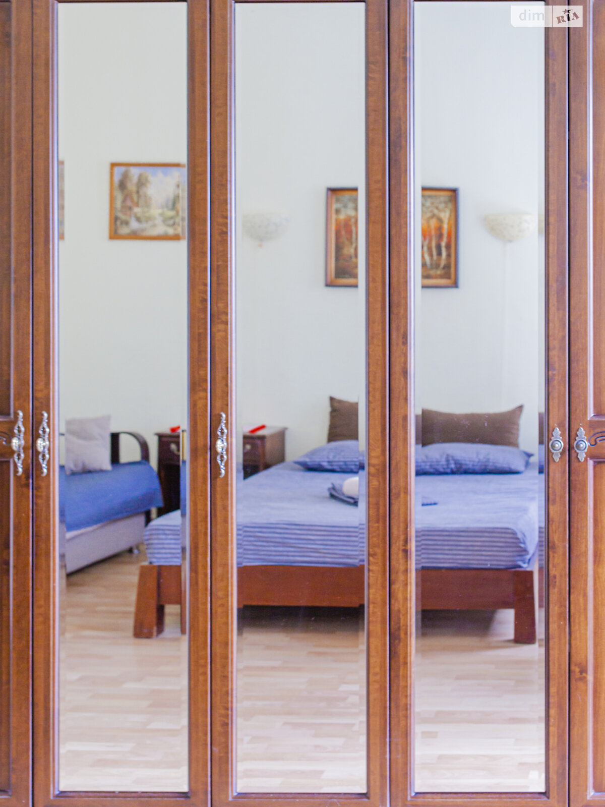 трикімнатна квартира в Києві, район Центр, на вул. Євгена Чикаленка 12А в оренду на короткий термін подобово фото 1