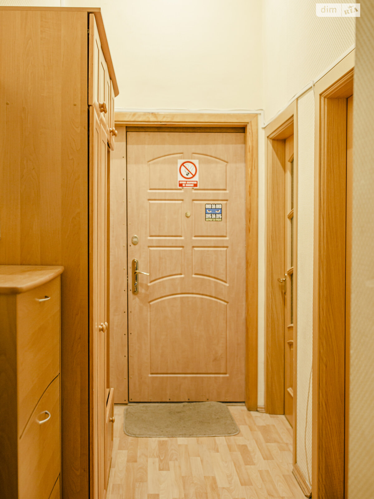 трикімнатна квартира в Києві, район Центр, на вул. Євгена Чикаленка 12А в оренду на короткий термін подобово фото 1