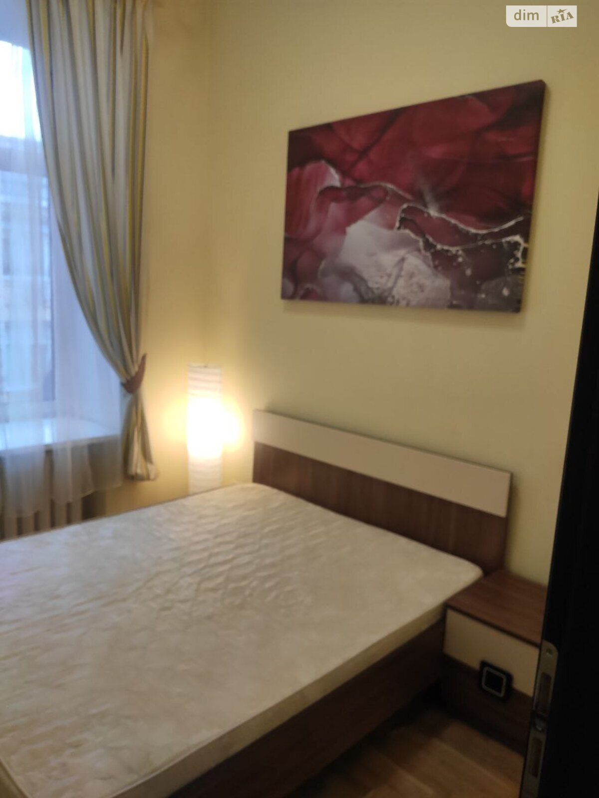 трикімнатна квартира в Києві, район Центр, на вул. Євгена Чикаленка 21 в оренду на короткий термін подобово фото 1