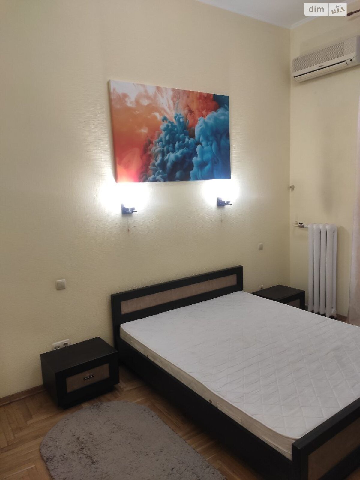 трикімнатна квартира в Києві, район Центр, на вул. Євгена Чикаленка 21 в оренду на короткий термін подобово фото 1