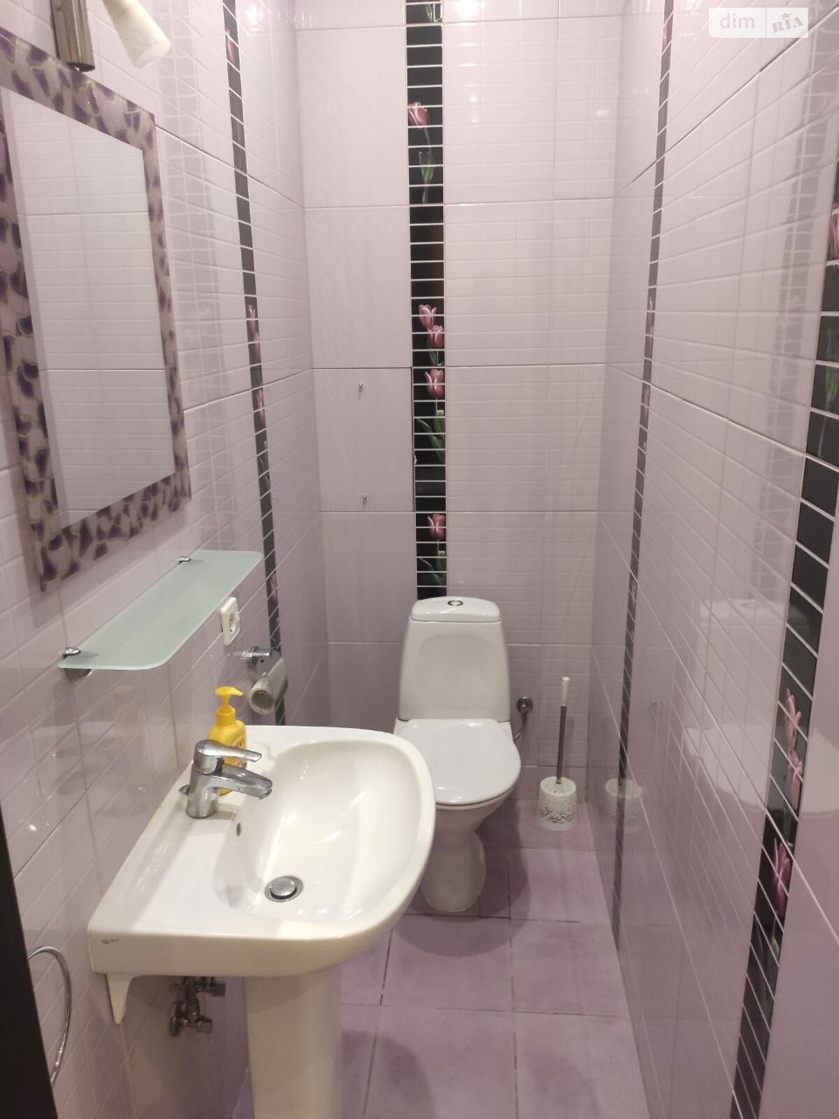 трикімнатна квартира в Києві, район Центр, на вул. Євгена Чикаленка 21 в оренду на короткий термін подобово фото 1