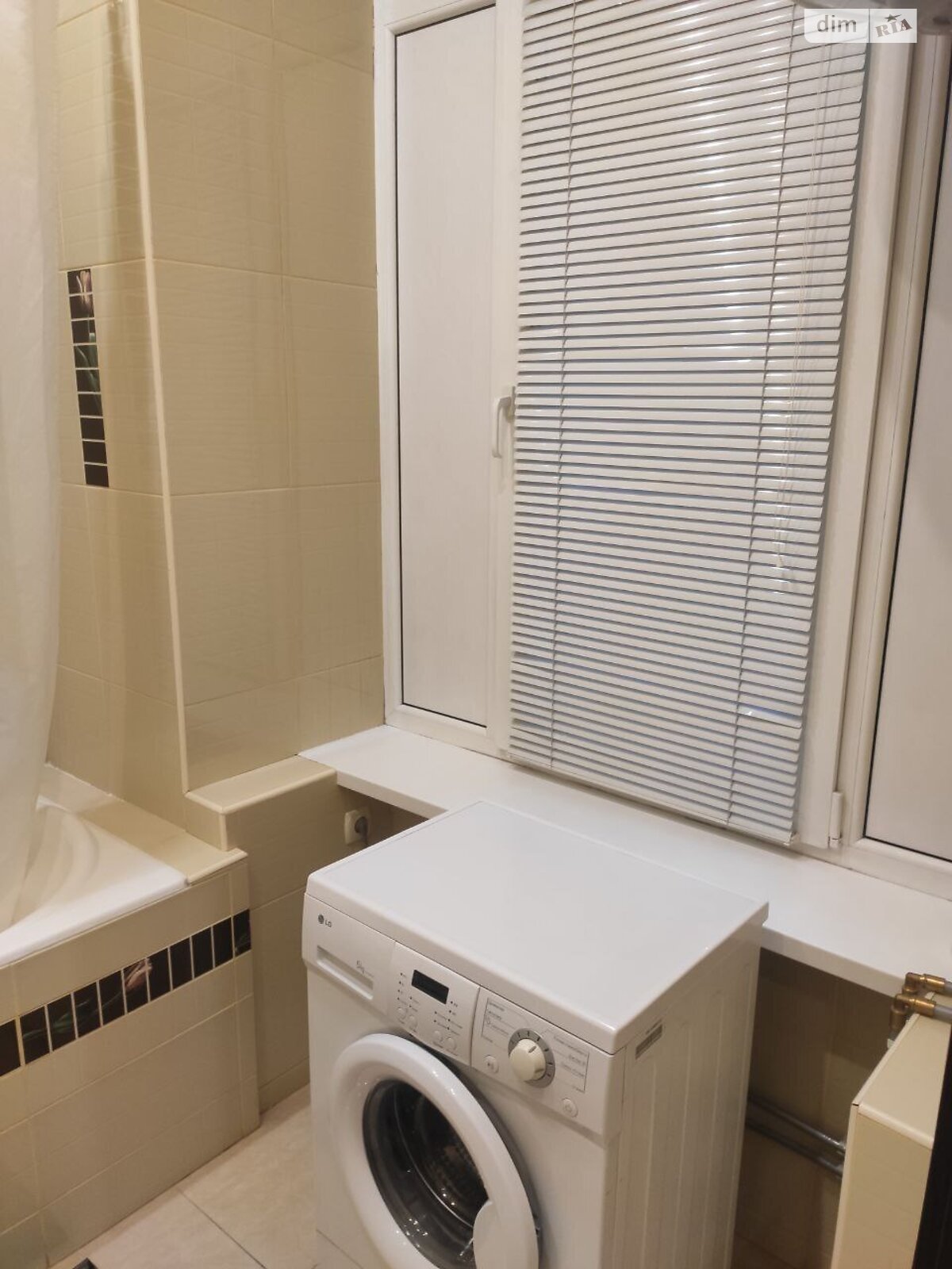 трикімнатна квартира в Києві, район Центр, на вул. Євгена Чикаленка 21 в оренду на короткий термін подобово фото 1