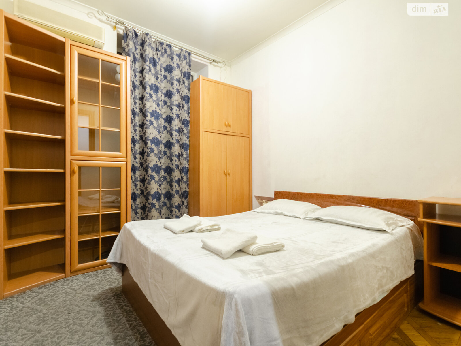 трикімнатна квартира в Києві, район Центр, на вул. Хрещатик 21 в оренду на короткий термін подобово фото 1