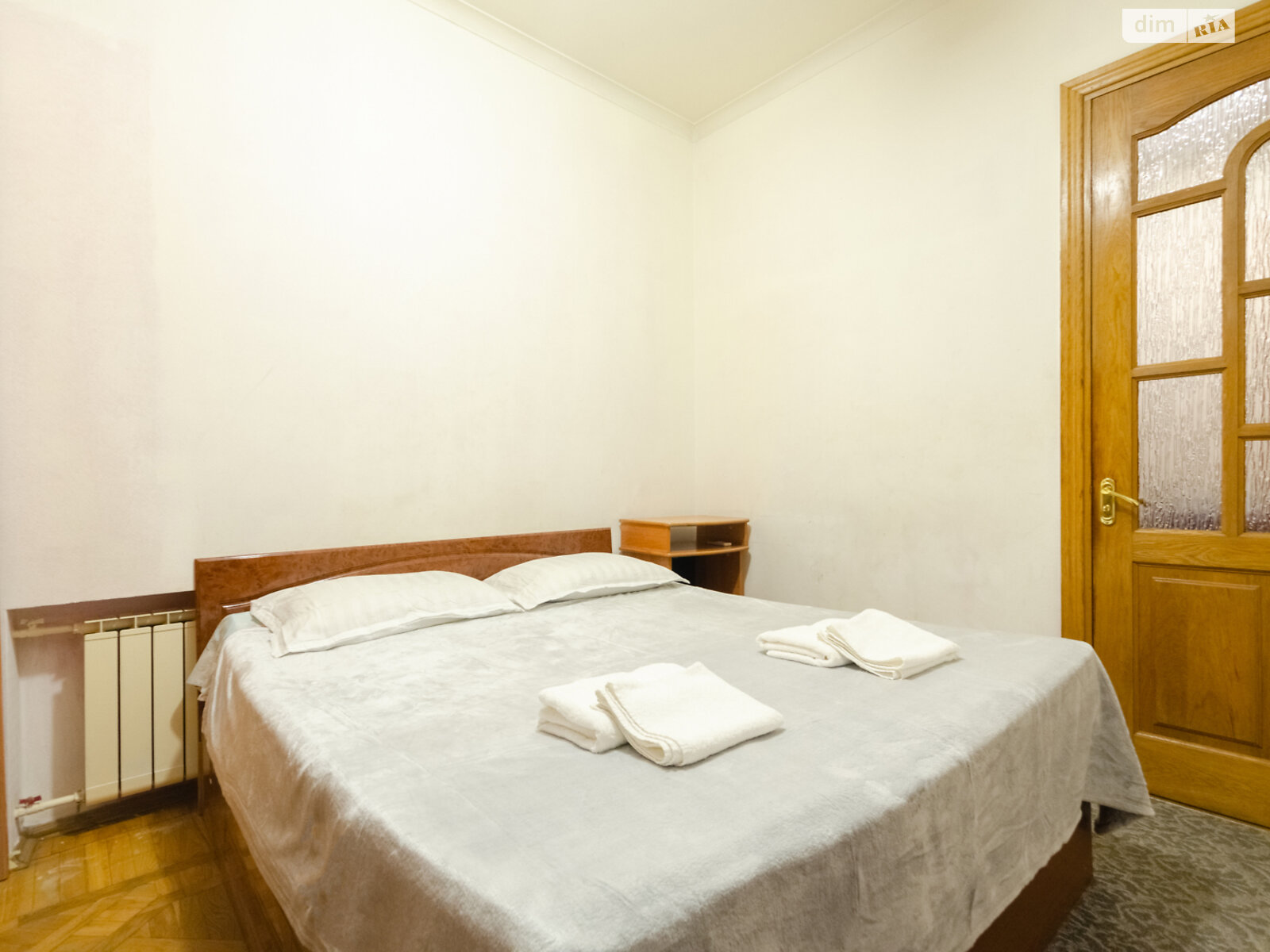 трикімнатна квартира в Києві, район Центр, на вул. Хрещатик 21 в оренду на короткий термін подобово фото 1