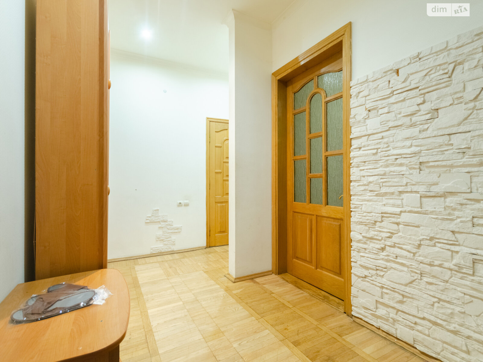 трикімнатна квартира в Києві, район Центр, на вул. Хрещатик 21 в оренду на короткий термін подобово фото 1