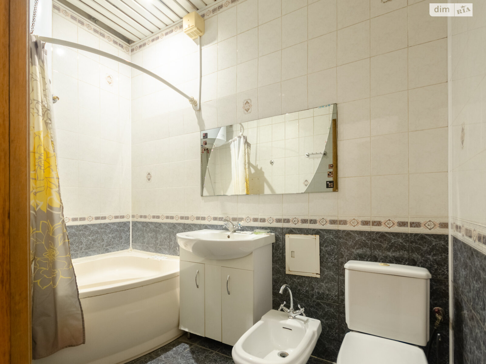 трикімнатна квартира в Києві, район Центр, на вул. Хрещатик 21 в оренду на короткий термін подобово фото 1