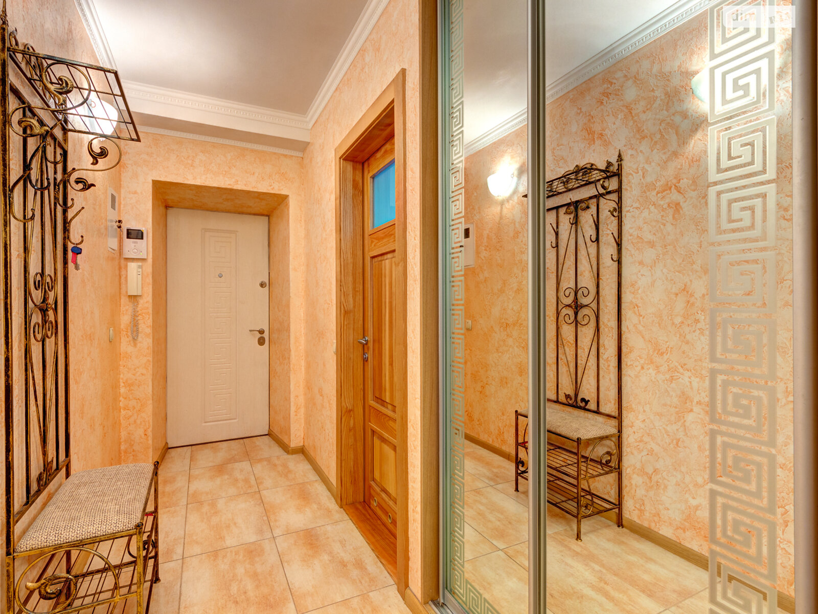 трикімнатна квартира в Києві, район Центр, на бул. Лесі Українки 2 в оренду на короткий термін подобово фото 1