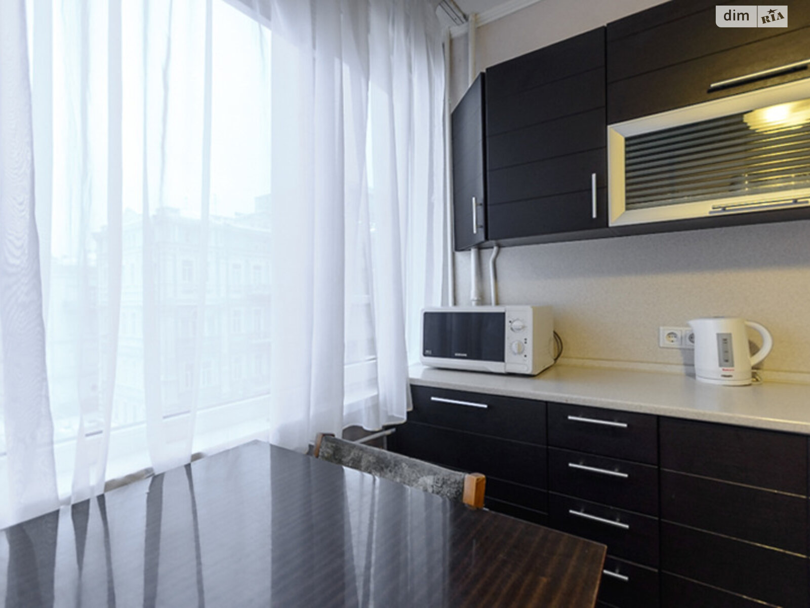 трикімнатна квартира в Києві, район Центр, на вул. Володимирська 51-53 в оренду на короткий термін подобово фото 1