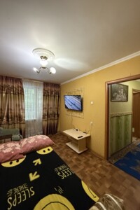 двухкомнатная квартира в Кривом Роге, район Покровский, на ул. 5-й Заречный микрорайон 5 в аренду на короткий срок посуточно фото 2