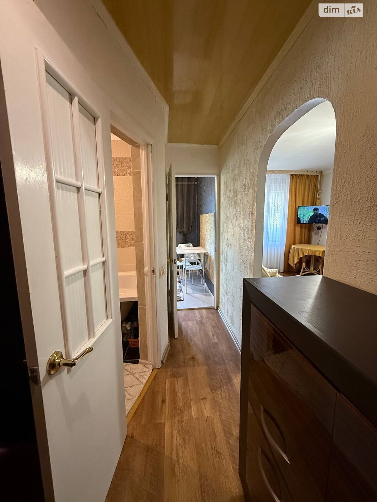 однокомнатная квартира в Кривом Роге, район Центрально-Городской, на просп. Центральный 8 в аренду на короткий срок посуточно фото 1 однокомнатная квартира в Кривом Роге, район Центрально-Городской, на просп. Центральный 8 в аренду на короткий срок посуточно фото 1