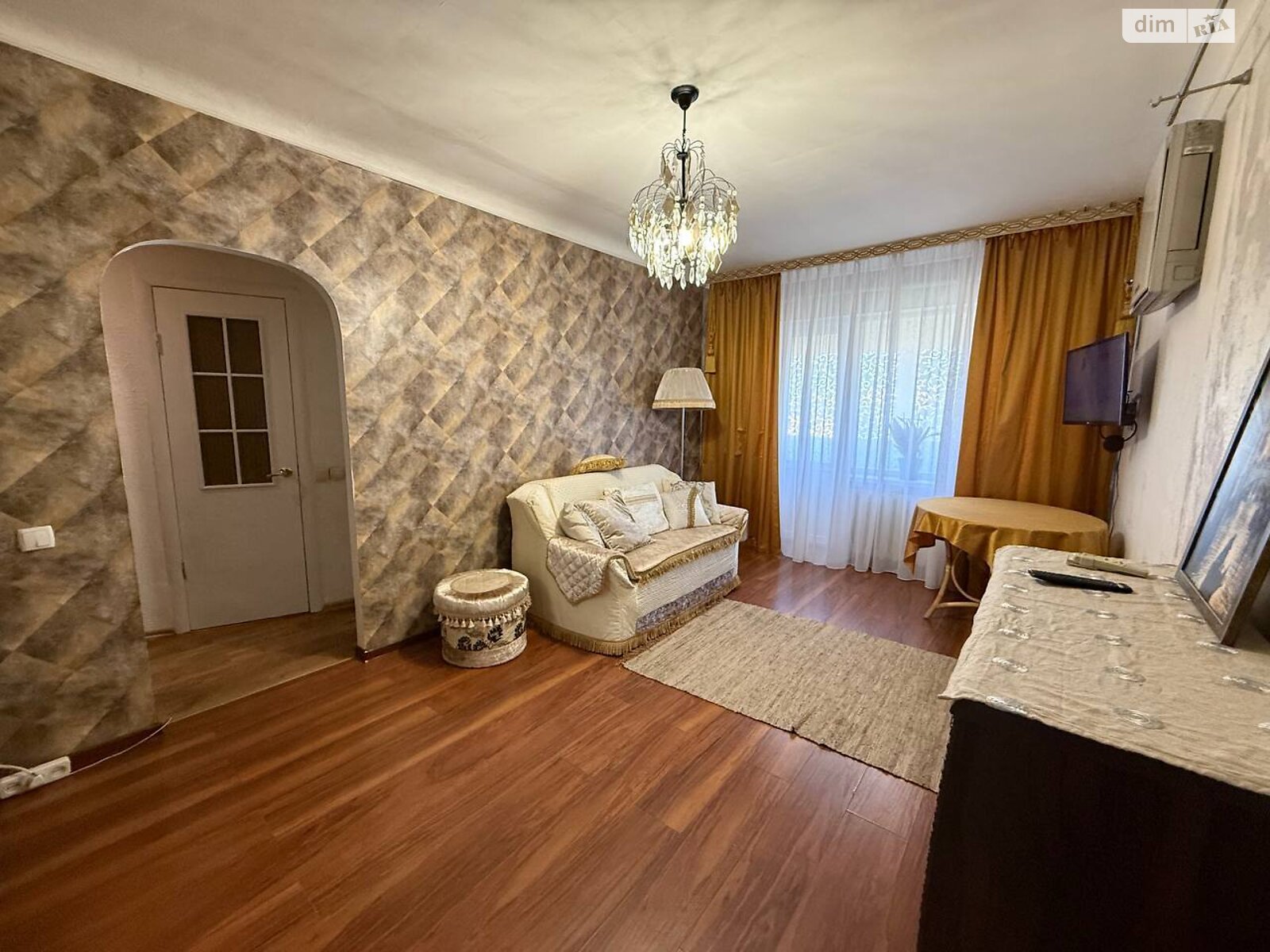 однокомнатная квартира в Кривом Роге, район Центрально-Городской, на просп. Центральный 8 в аренду на короткий срок посуточно фото 1 однокомнатная квартира в Кривом Роге, район Центрально-Городской, на просп. Центральный 8 в аренду на короткий срок посуточно фото 1