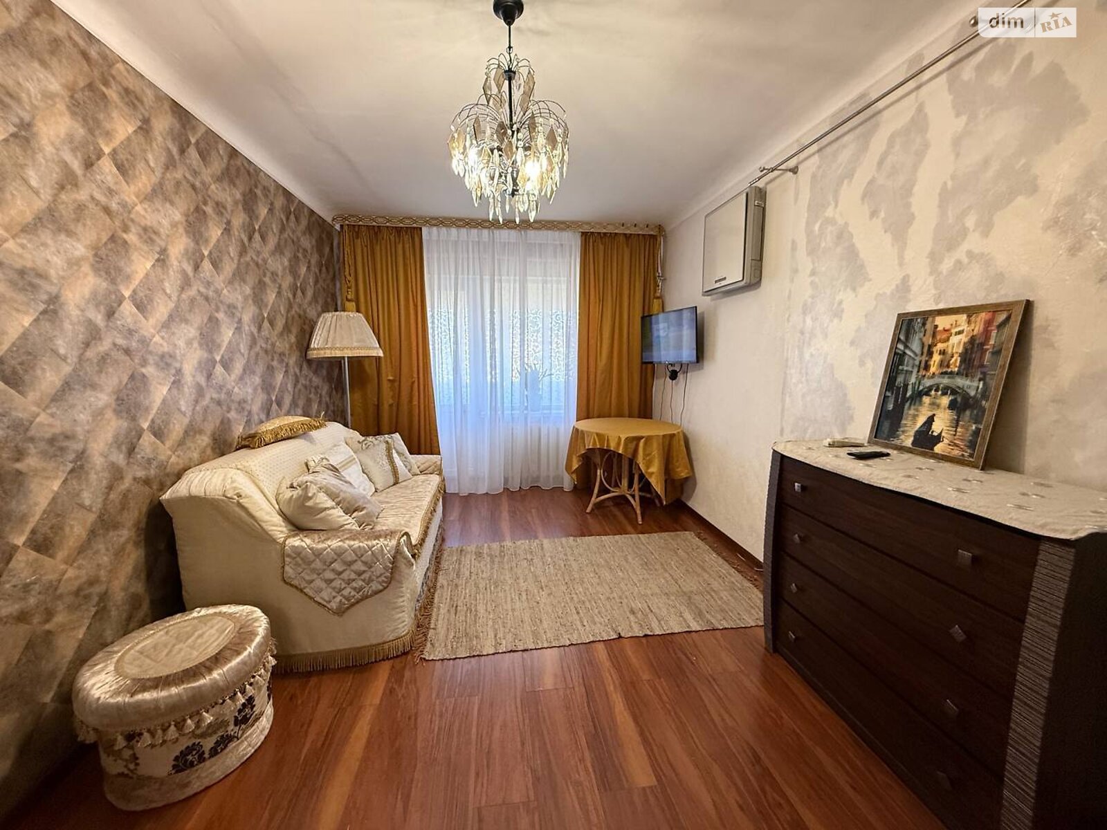 однокомнатная квартира в Кривом Роге, район Центрально-Городской, на просп. Центральный 8 в аренду на короткий срок посуточно фото 1 однокомнатная квартира в Кривом Роге, район Центрально-Городской, на просп. Центральный 8 в аренду на короткий срок посуточно фото 1